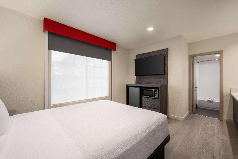 Люкс 2 Спальни, Ramada By Wyndham Anaheim Convention Center