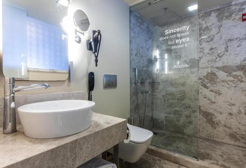 اتاق خانوادگی, Ramada By Wyndham Istanbul Pera