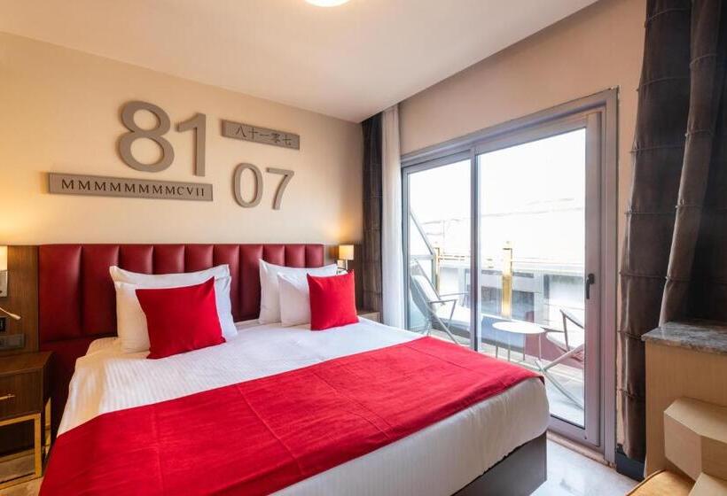 اتاق لوکس با وان آب گرم, Ramada By Wyndham Istanbul Pera