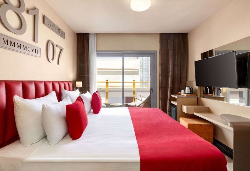 اتاق لوکس با وان آب گرم, Ramada By Wyndham Istanbul Pera