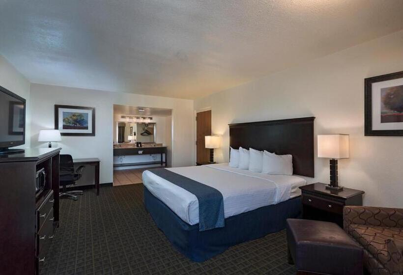 חדר סטנדרט עם מיטת קינג, Stevens Inn A Howard Johnson By Wyndham