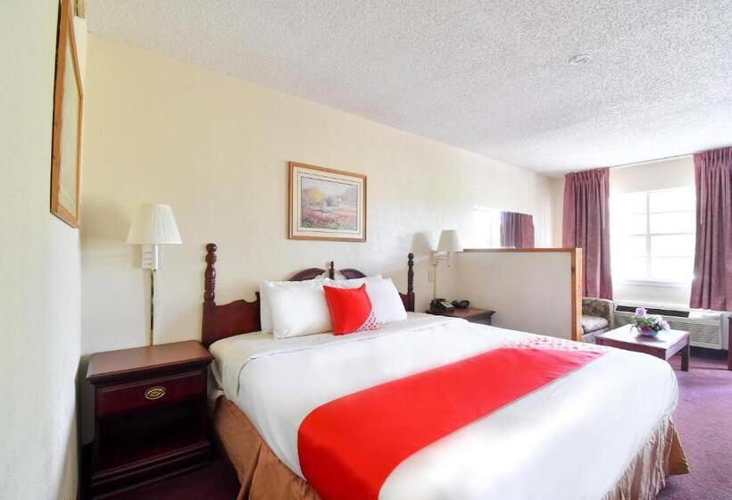 キングサイズベッドのスタンダードルーム, OYO Hotel Tyler Lindale