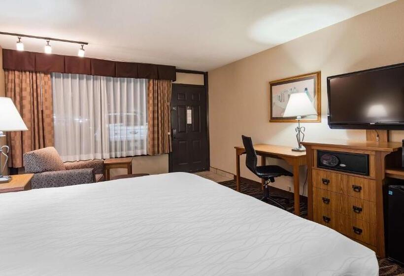 اتاق استاندارد با چشم‌انداز استخر, Best Western Plus Saddleback Inn And Conference Center