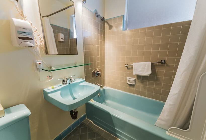 Люкс, Cal Mar Hotel Suites