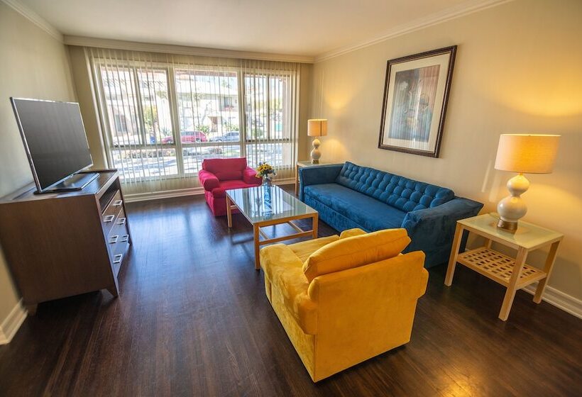 Люкс, Cal Mar Hotel Suites