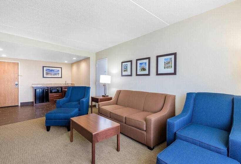 سوئیت با چشم‌انداز رودخانه, Comfort Inn & Suites Event Center