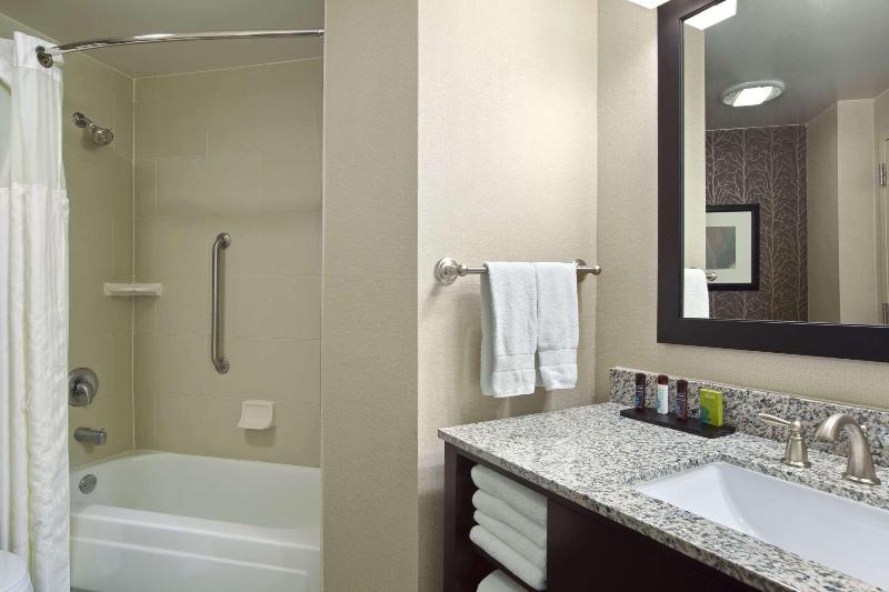 Люкс Кровать Кинг, Embassy Suites By Hilton St. Louis Airport
