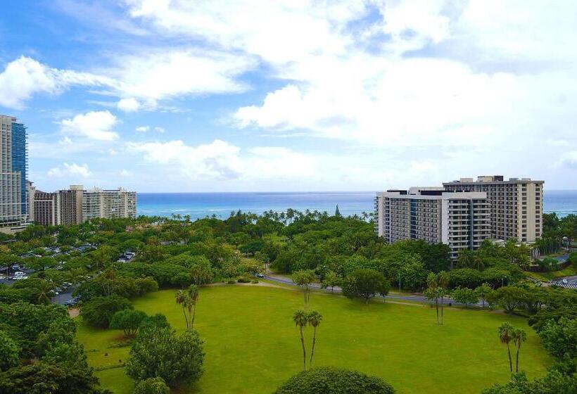 اتاق اساندارد با چشم‌انداز جانبی به دریا, Luana Waikiki Hotel & Suites