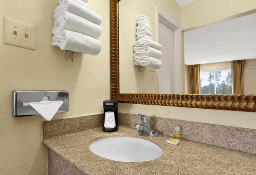Стандартный Номер Кровать Кинг, Days Inn By Wyndham Emporia