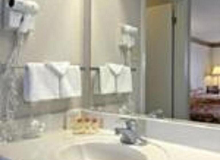带大床的标准间, Days Inn By Wyndham San Antonio Splashtown/att Center