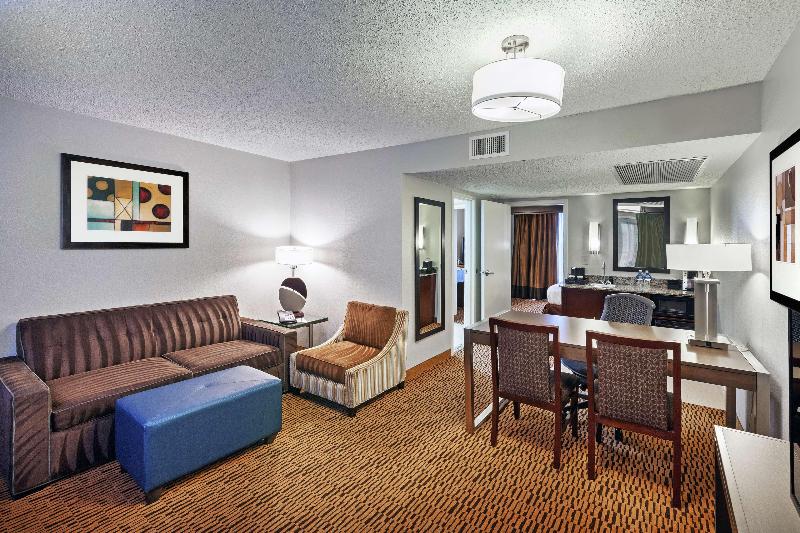 キングサイズベッドのスイートルーム, Embassy Suites By Hilton Dallas Market Center