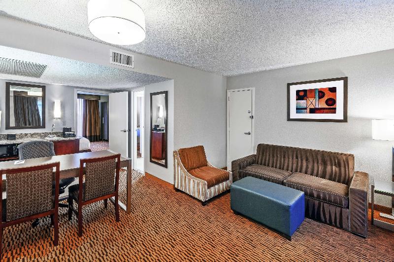 スイート, Embassy Suites By Hilton Dallas Market Center