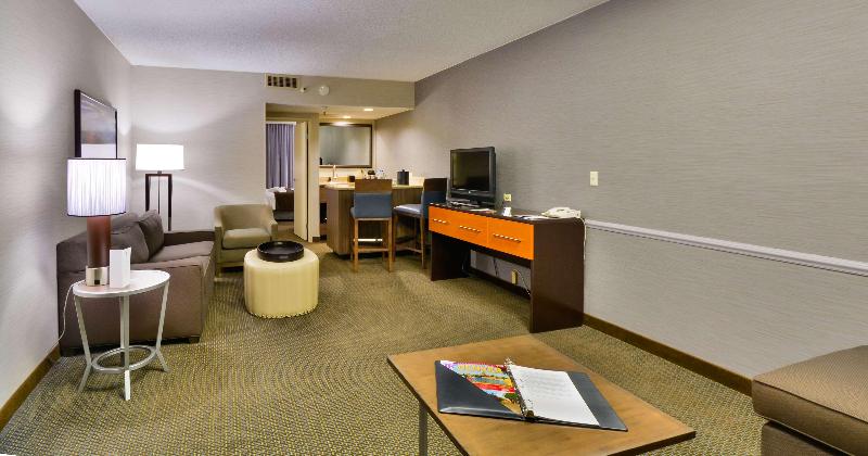 מיטת קינג בסוויטה, Embassy Suites By Hilton Denver Central Park