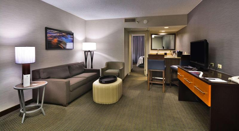 מיטת קינג בסוויטה, Embassy Suites By Hilton Denver Central Park