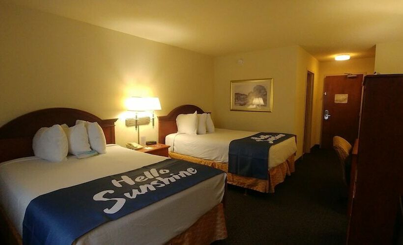 Номер Стандарт 2 Двуспальные Кровати, Days Inn By Wyndham Sidney Oh