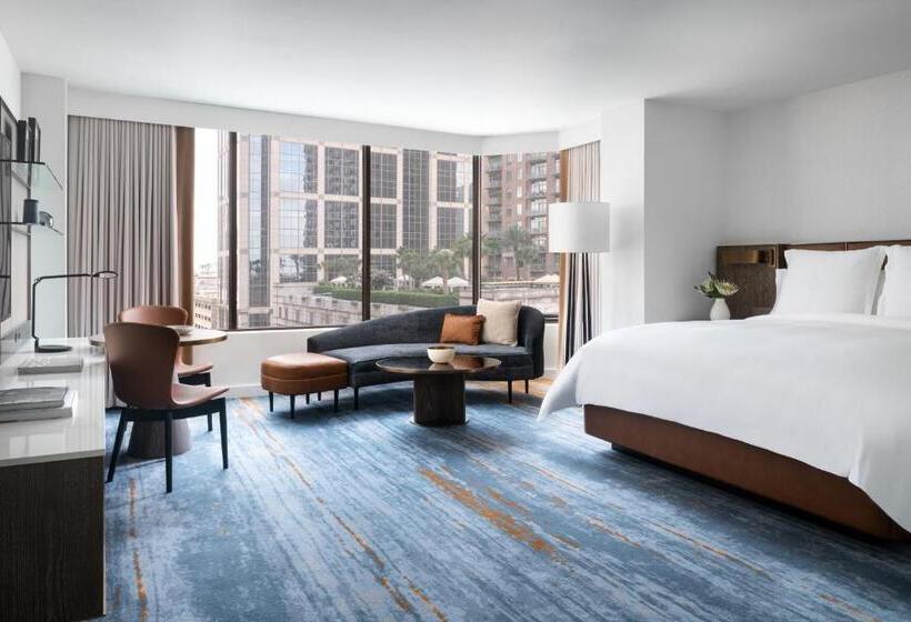 キングサイズベッドのスタンダードルーム, Four Seasons Hotel Houston