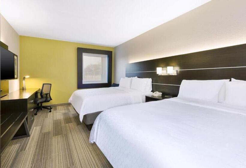 Номер Стандарт 2 Двуспальные Кровати, Holiday Inn Express Detroit Warren/general Motors Technology Center, An Ihg