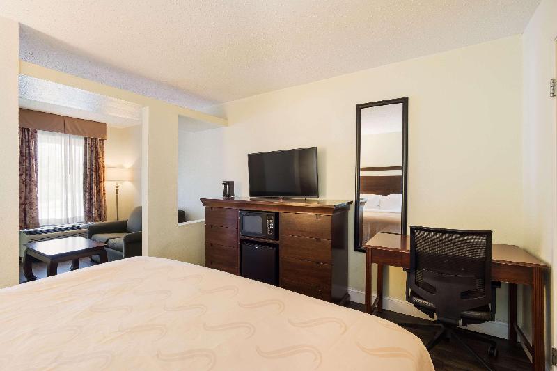 Люкс Кровать Кинг, Quality Inn & Suites Conference Center Statesboro Historic District