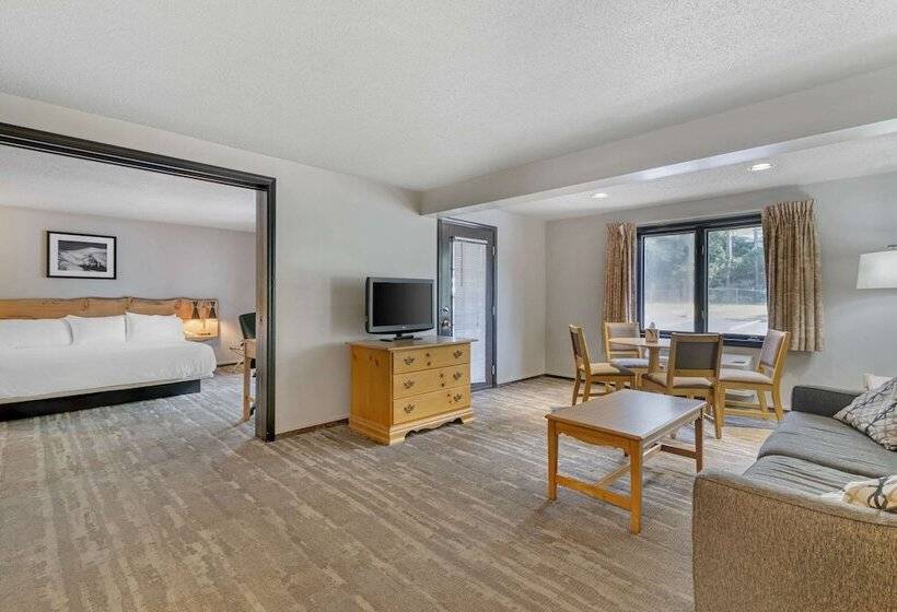 جناح مزود بجاكوزى, Green Granite Inn, Ascend Hotel Collection