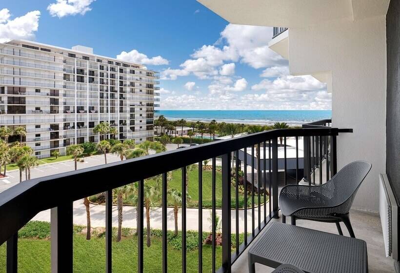 Quarto Standard Cama Casal Vista Mar Lateral, Hilton Garden Inn Cocoa Beach Oceanfront