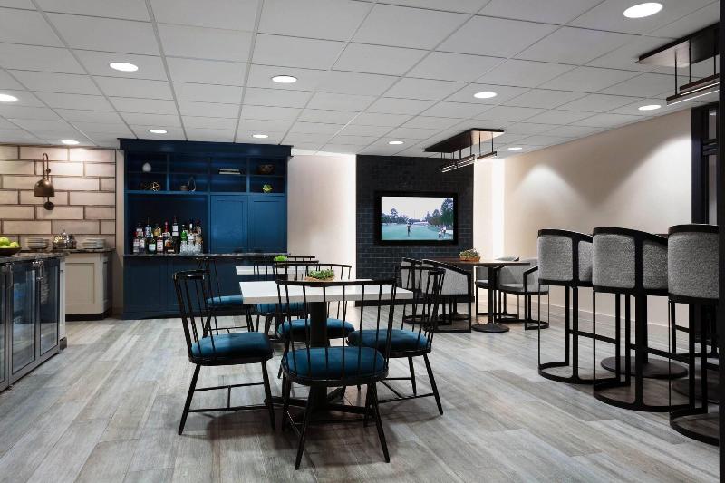 اتاق استاندارد با تخت بزرگ, Des Moines Marriott Downtown