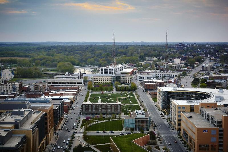 اتاق استاندارد با تخت بزرگ, Des Moines Marriott Downtown