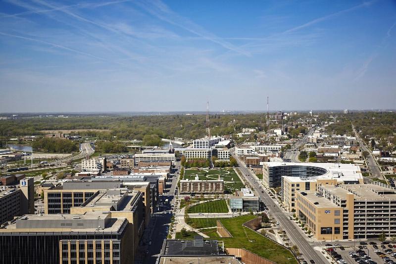 اتاق استاندارد با تخت بزرگ, Des Moines Marriott Downtown