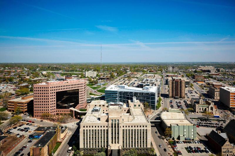 اتاق استاندارد با تخت بزرگ, Des Moines Marriott Downtown