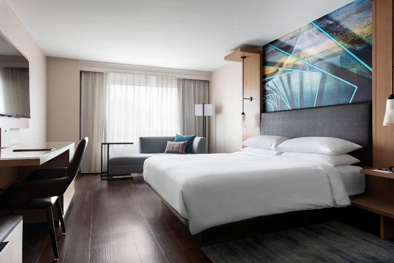 اتاق استاندارد با تخت بزرگ, Des Moines Marriott Downtown