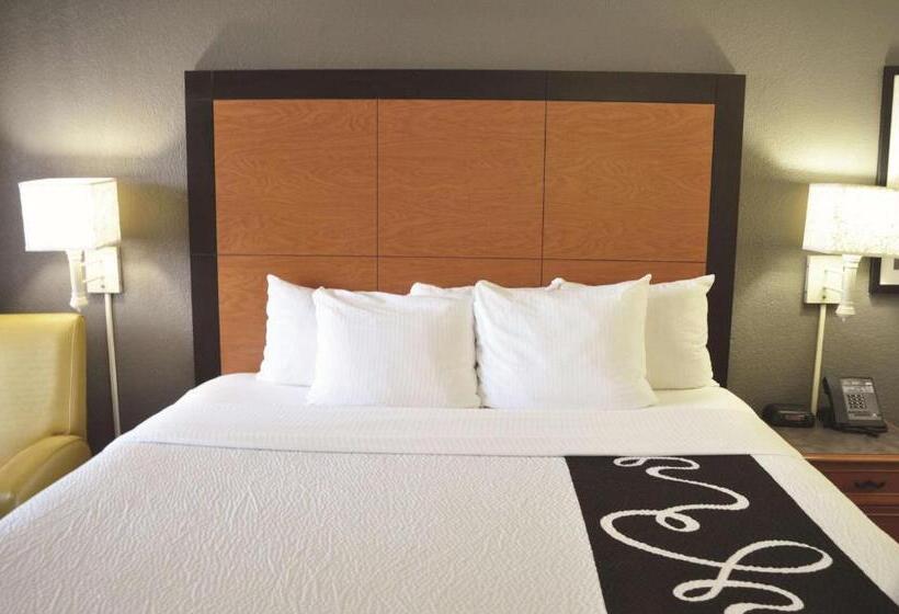 Номер Deluxe Кровать Кинг, La Quinta Inn By Wyndham Dallas Uptown