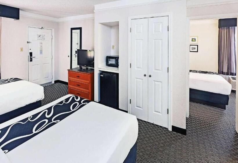 Family Suite, La Quinta Inn By Wyndham Dallas Uptown