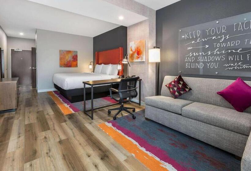 Номер Deluxe Кровать Кинг, La Quinta Inn & Suites By Wyndham Lewisville