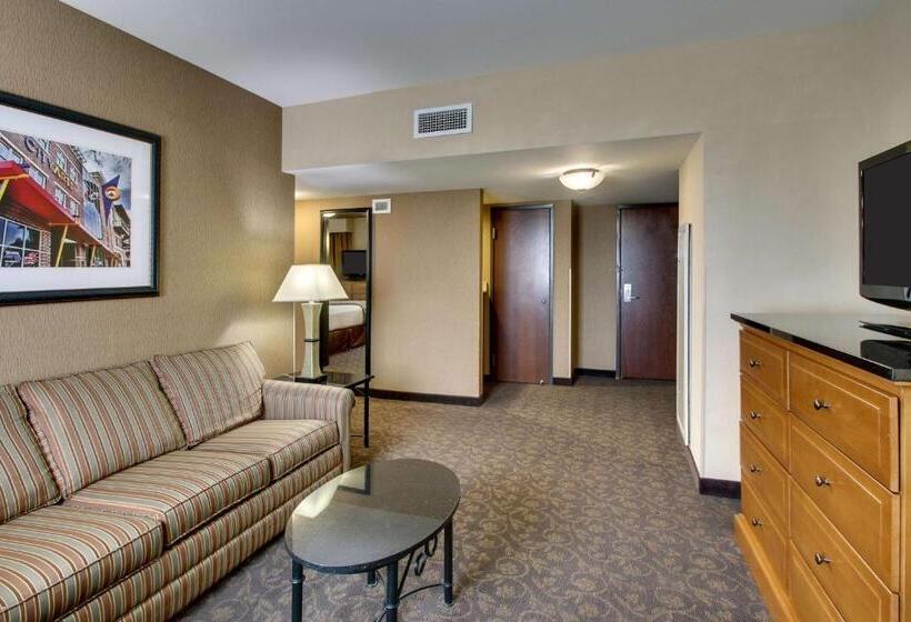 سوییت سوپریور, Drury Plaza Hotel Broadview Wichita