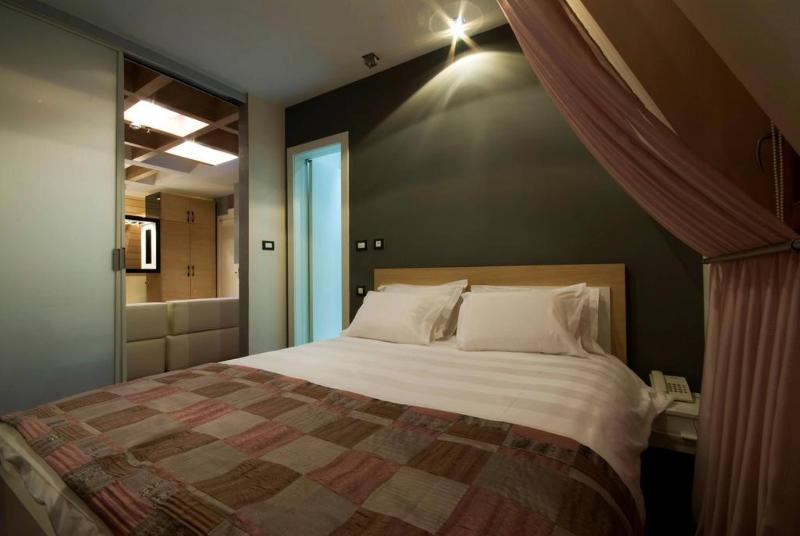 سوییت سوپریور, Drury Plaza Hotel Broadview Wichita