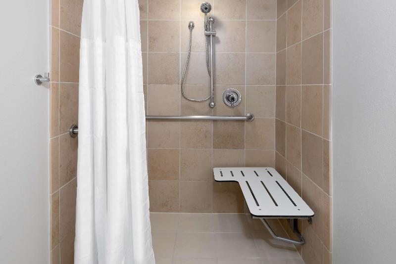 מיטת קינג בסוויטה, Embassy Suites By Hilton Dallas Park Central Area