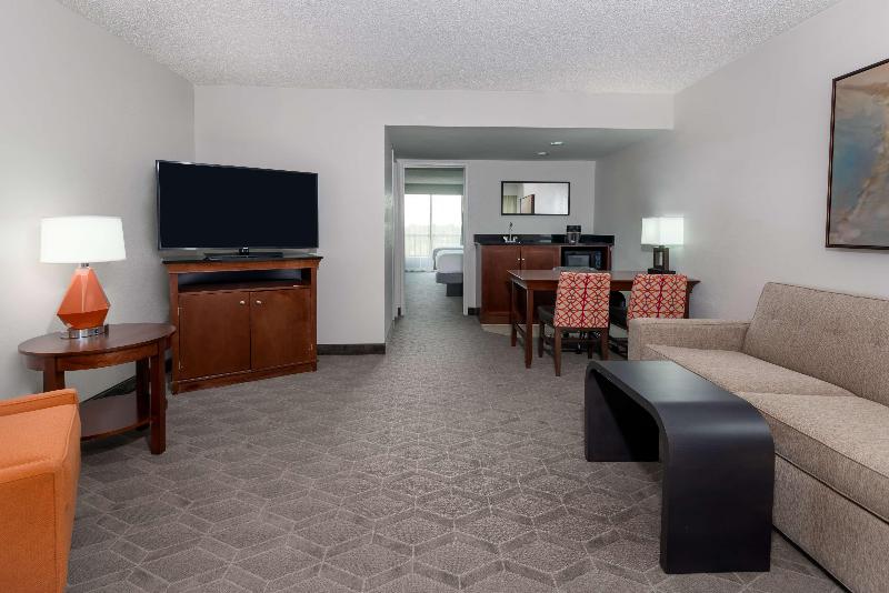 מיטת קינג בסוויטה, Embassy Suites By Hilton Dallas Park Central Area