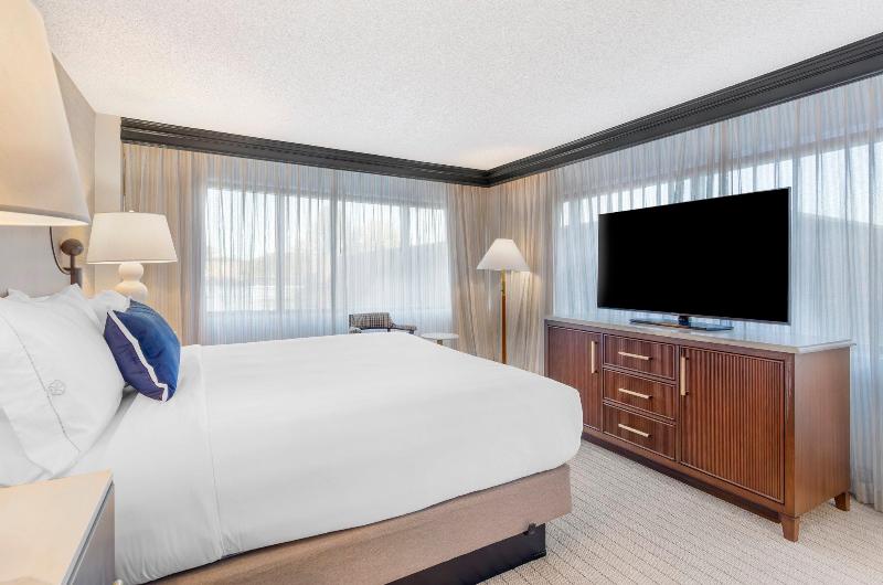 스탠다드 룸 킹사이즈 침대, Omni Charlottesville