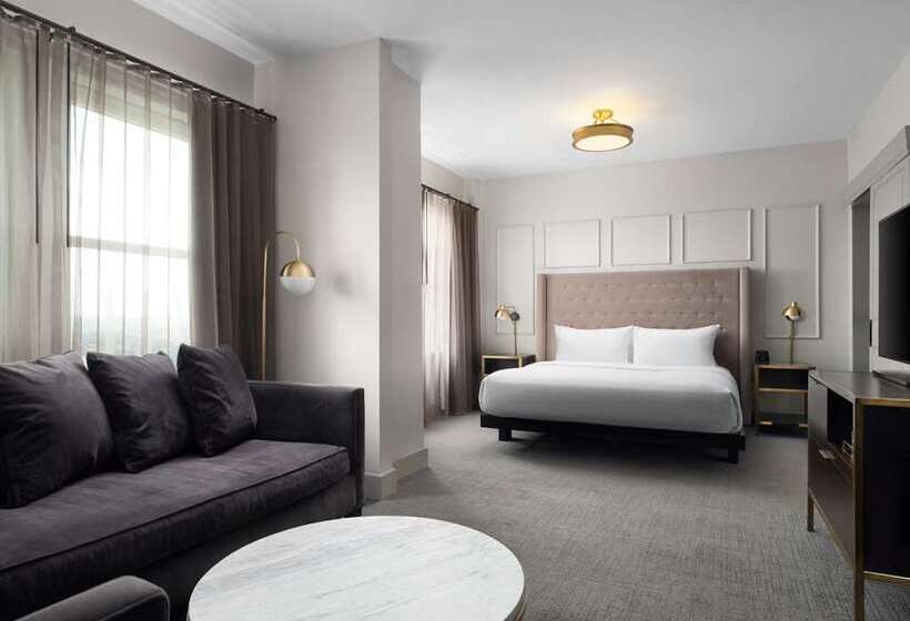 스탠다드 룸, Phillips Kansas City Curio Collection By Hilton