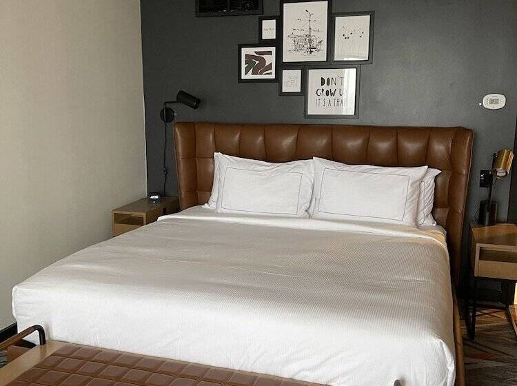 장애인을 위한 더블 침대 스탠다드 룸, The Landing At Hampton Marina, Tapestry Collection By Hilton
