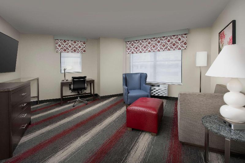 스위트 킹사이즈 침대, West End Washington Dc, Tapestry Collection By Hilton