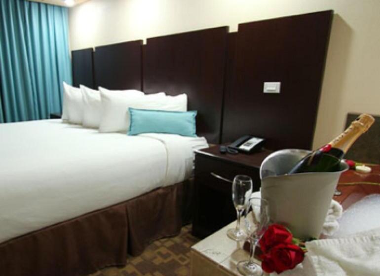身障者適用キングサイズベッドルーム, Wyndham Garden Midland