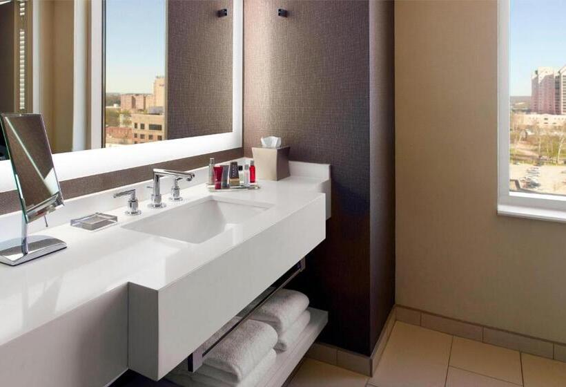 Suite met Kingsize Bed, Augusta Marriott At The Convention Center