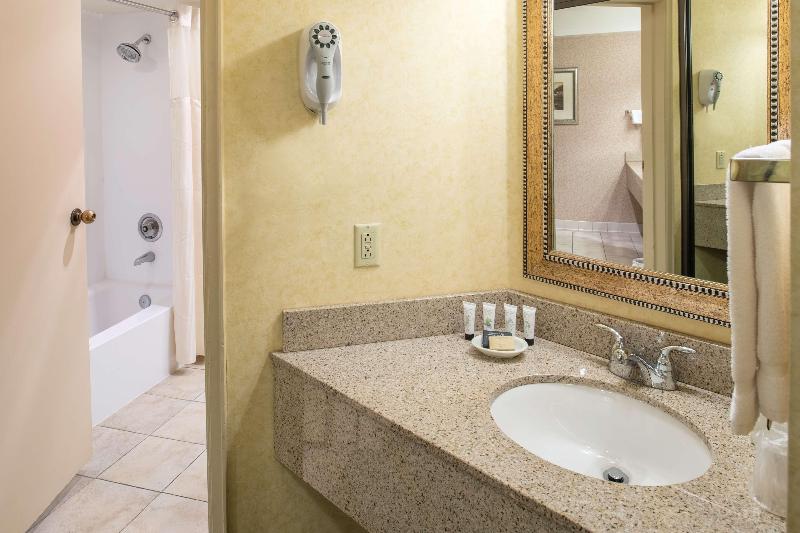 سوییت جونیور, Red Lion Hotel Pasco Airport & Conference Center