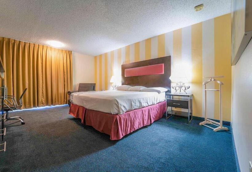 Люкс Deluxe Кровать Кинг, Royal Plaza Inn