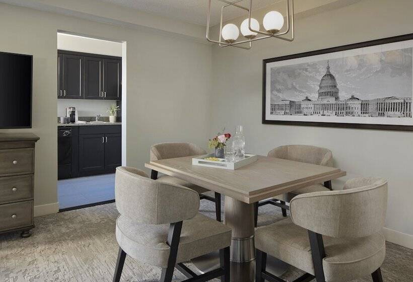 سوییت, Capitol Hill