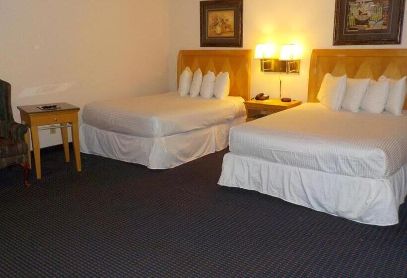 带2个双人床的标准工作室, Economy 7 Inn   Norfolk