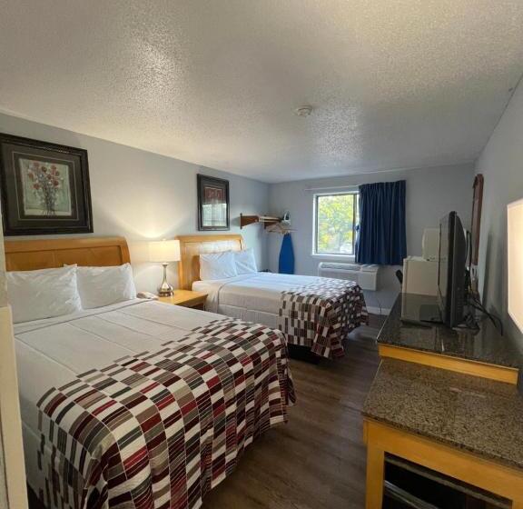 带2个双人床的标准工作室, Economy 7 Inn   Norfolk