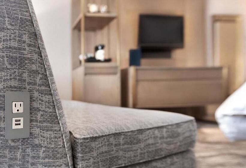 스탠다드 룸 킹사이즈 침대, Sheraton Madison