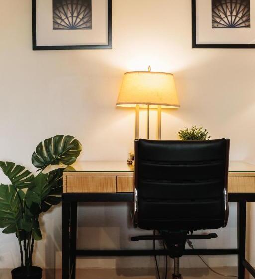 Люкс Адаптированный для Инвалидов, Stamford Suites