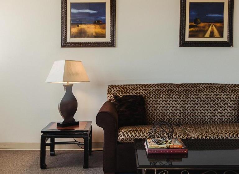 Номер Deluxe, Stamford Suites